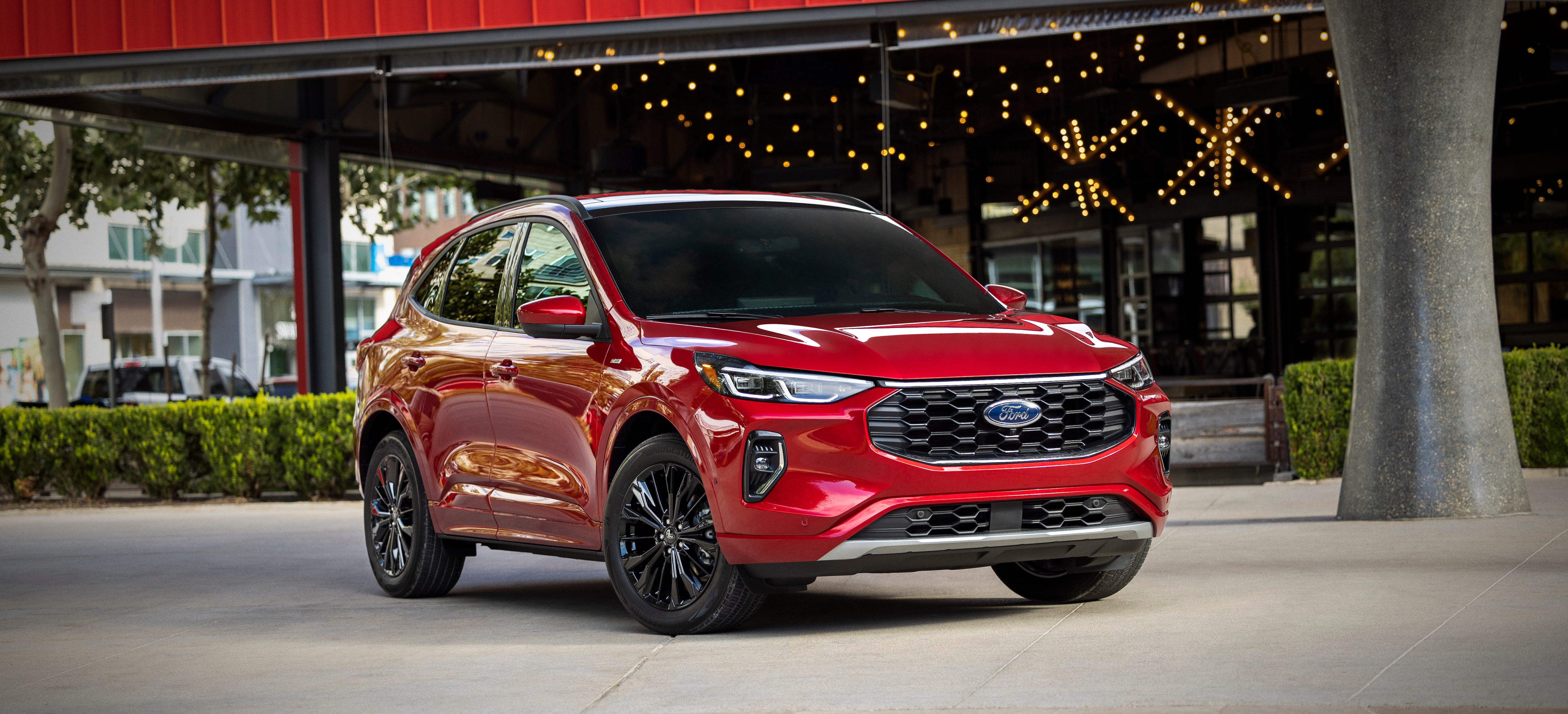 Available early 2023. Preproduction model shown. ST-Line Elite in Rapid Red (extra cost paint). Optional equipment shown.